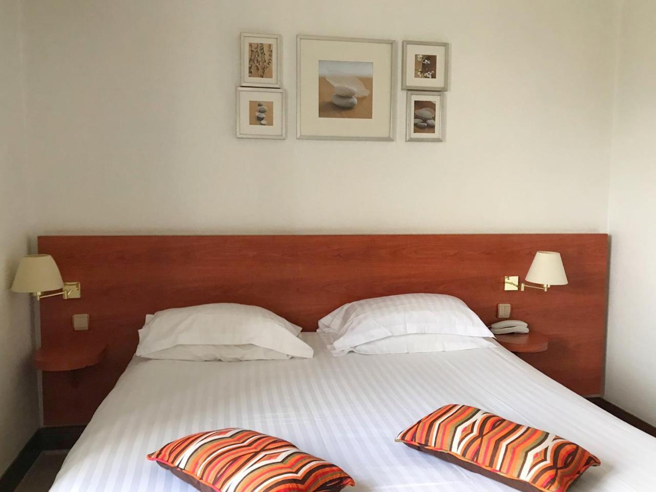 Hotel Colbert Saint-Jean-de-Luz Esterno foto